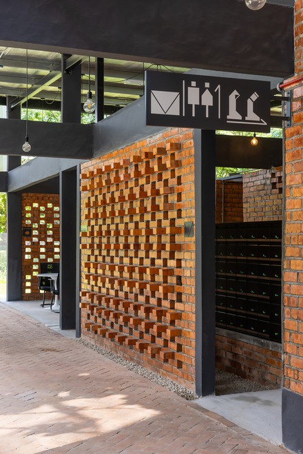 11 Bare Brick Finish Walls and Mailbox